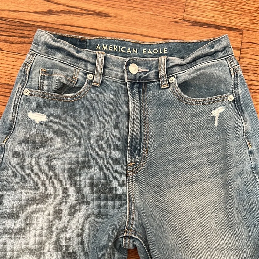 AE Ripped Mom Jean - Picture 8 of 9